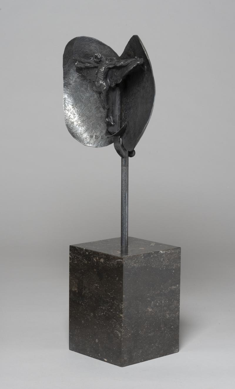 Crucifix figure