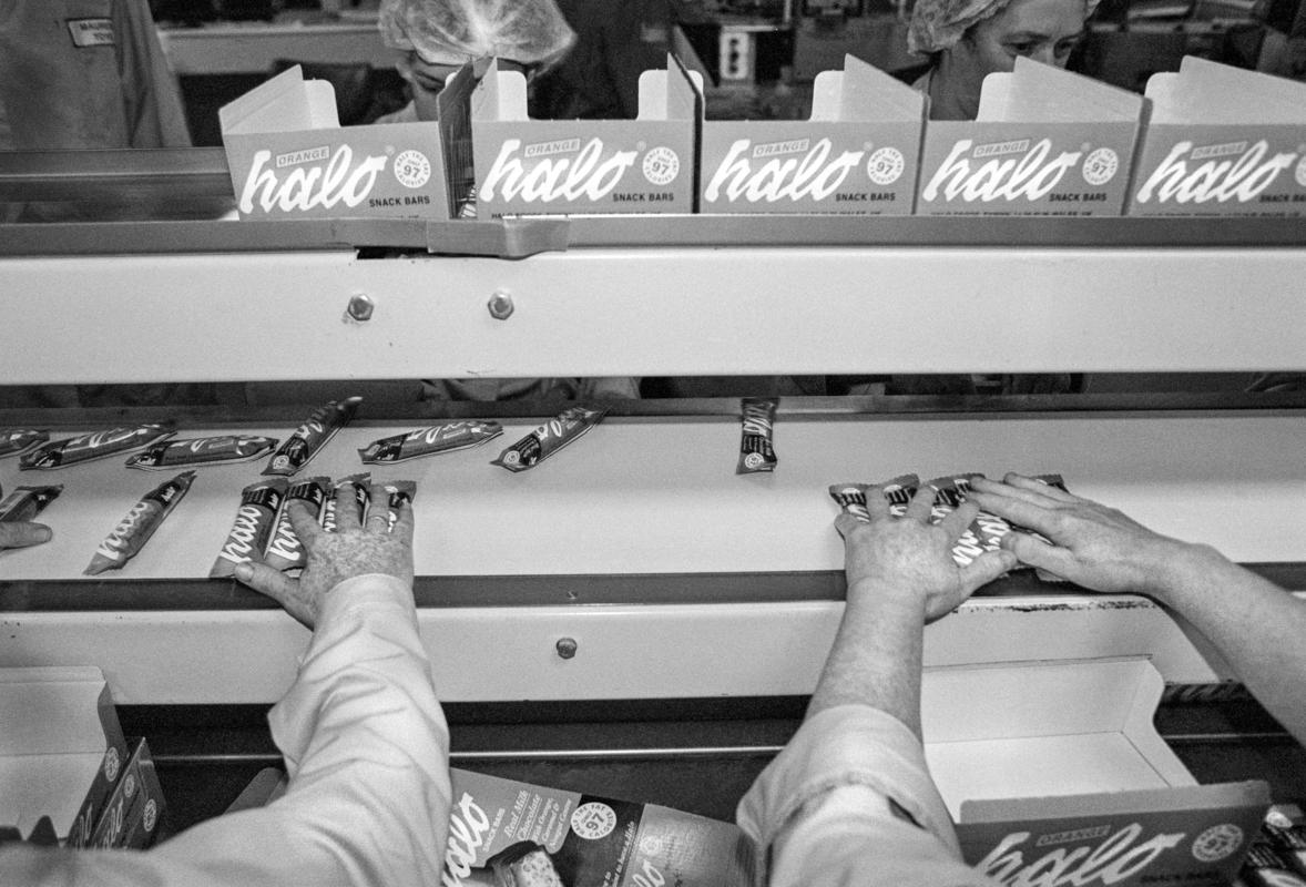 GB. WALES. Tywyn. Halo Foods. Sorting Halo bars. 1996