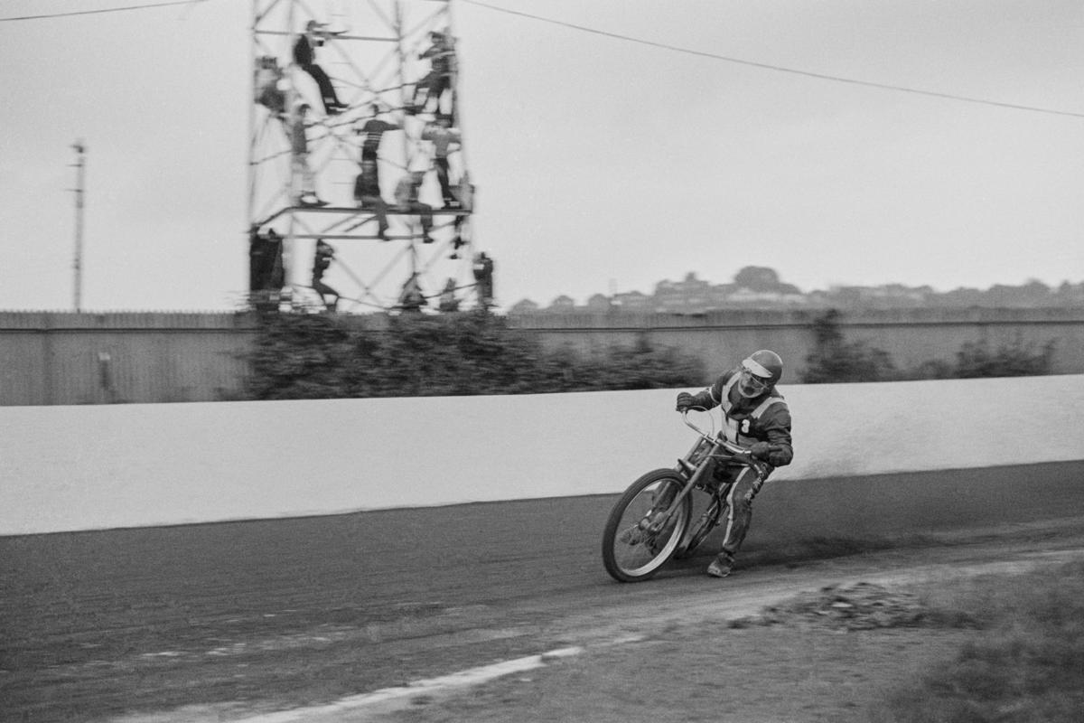 GB. WALES. Newport. Newport Wasps speedway team and spectators. 1973.