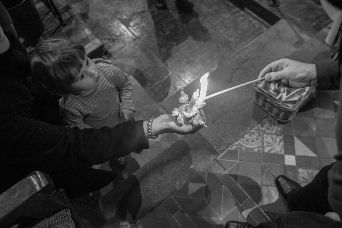 GB. WALES. Tintern. Christingle Service in St Michael&#039;s church 2012.