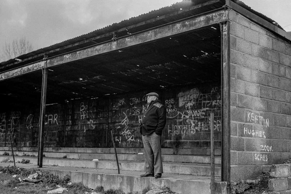 GB. WALES. Treorchy. Rugby match v Cardiff. 1986.