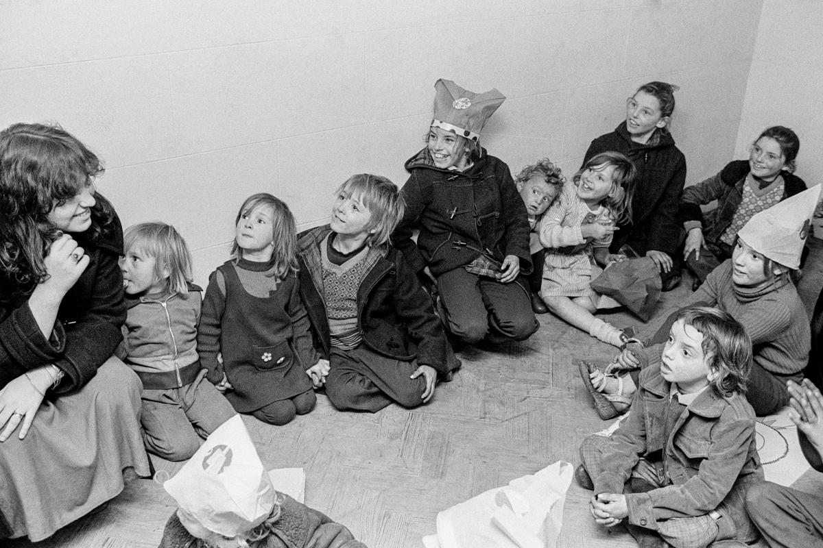 GB. WALES. Cardiff. Party for junior children at the Gypsey School. 1977.
