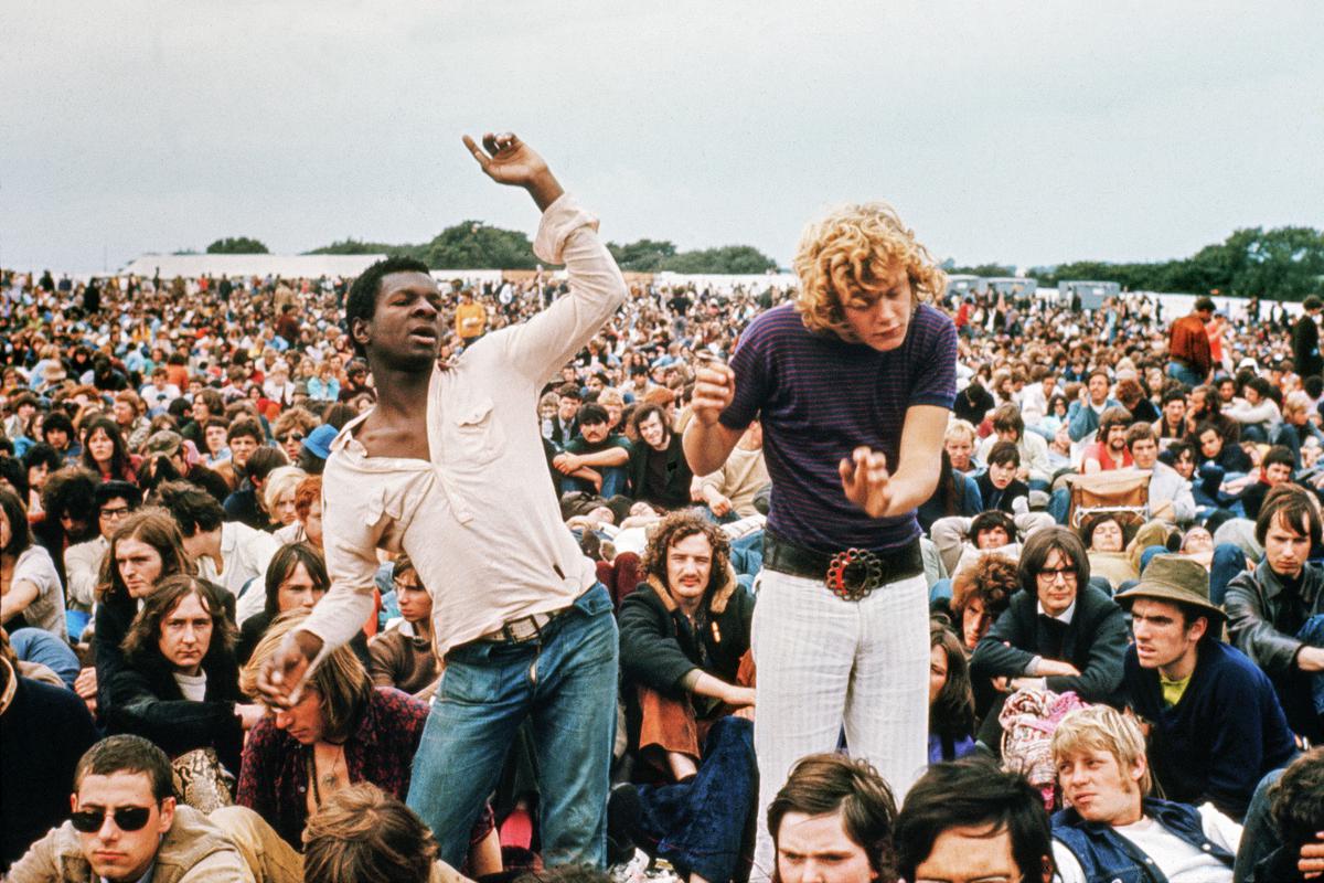 GB. ENGLAND. Isle of Wight Festival. Fans dancing. 1969.