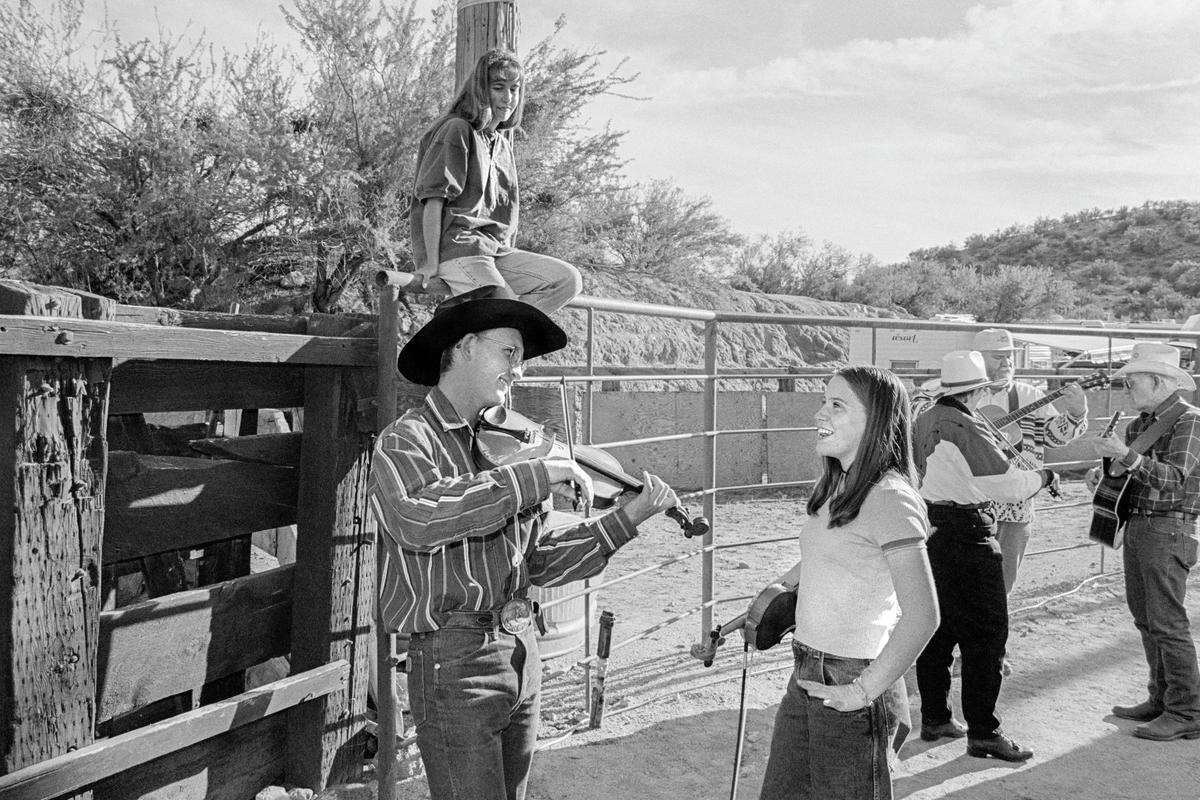 USA. ARIZONA. Wickenberg Bluegrass Festival.  18th  Annual Four Corner States Bluegrass Festival. Arizona, Wickenberg.  Speciality instruments. Practising before performance. 1997