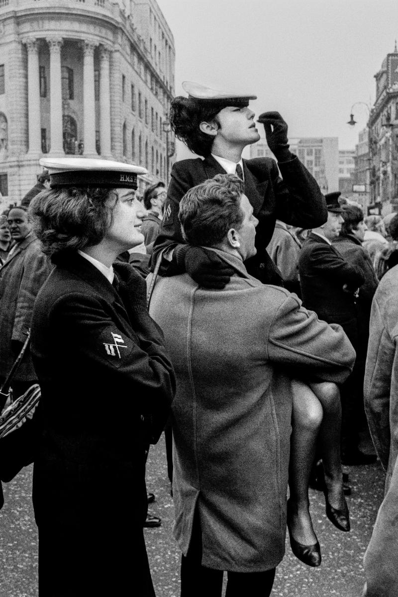 GB. ENGLAND. London. Winston CHURCHILL funeral. Wrens in Trafalgar Square. 3 January 1965.