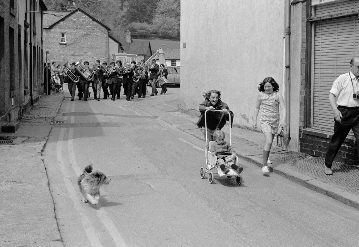 GB. WALES. Llanidloes. The local brass band lead the last Civic Parade to be held in Llanidloes. 1973.