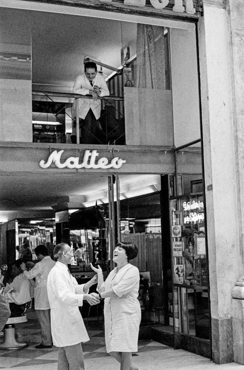 ITALY. Naples. A hairdressers. 1964.