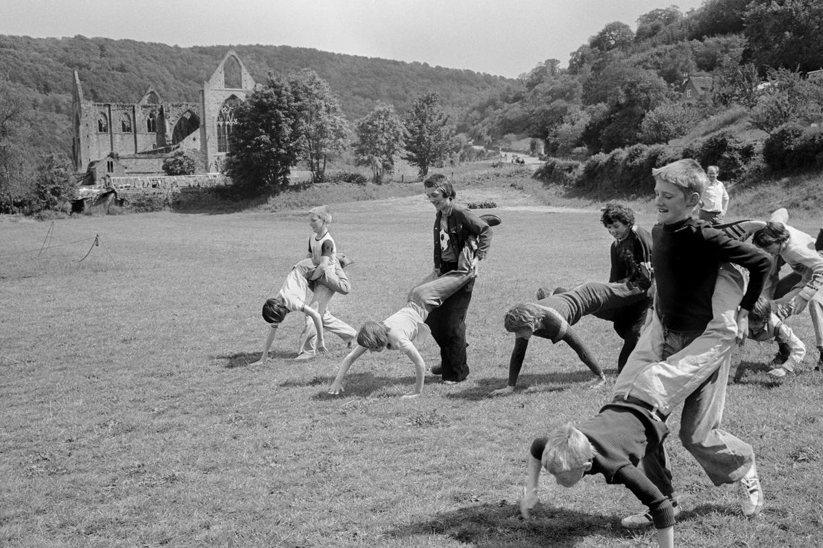 GB. WALES. Tintern. Queen&#039;s Jubilee festival sports day. 1977