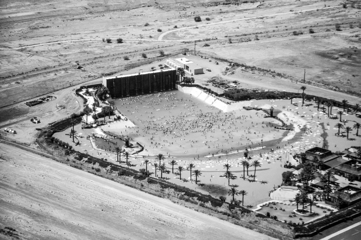 USA. ARIZONA. Tempe. Big Surf. Waterpark opened in 1969. First wave pool in USA. 2.5 million gallons in the wave pool. 1980.