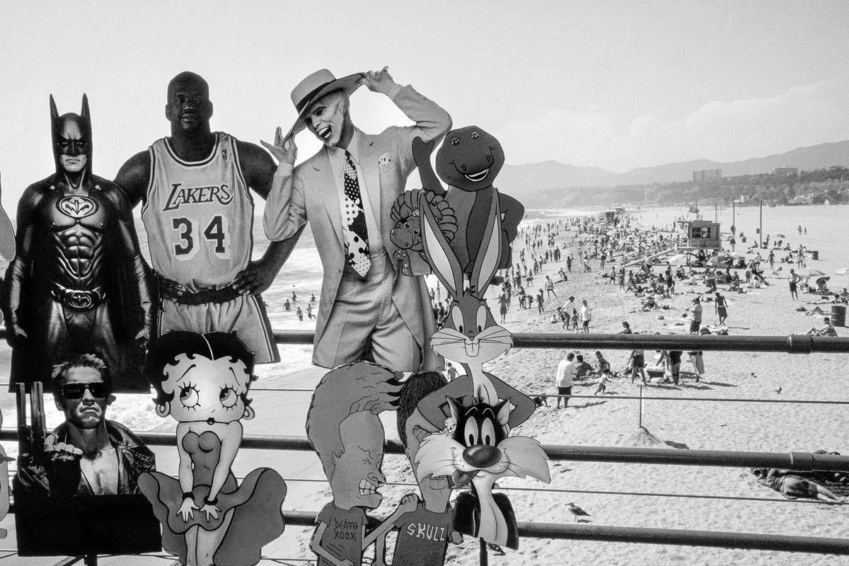 USA. CALIFORNIA. Santa Monica. USA Icons on the Pier overlooking the beach. 2002.