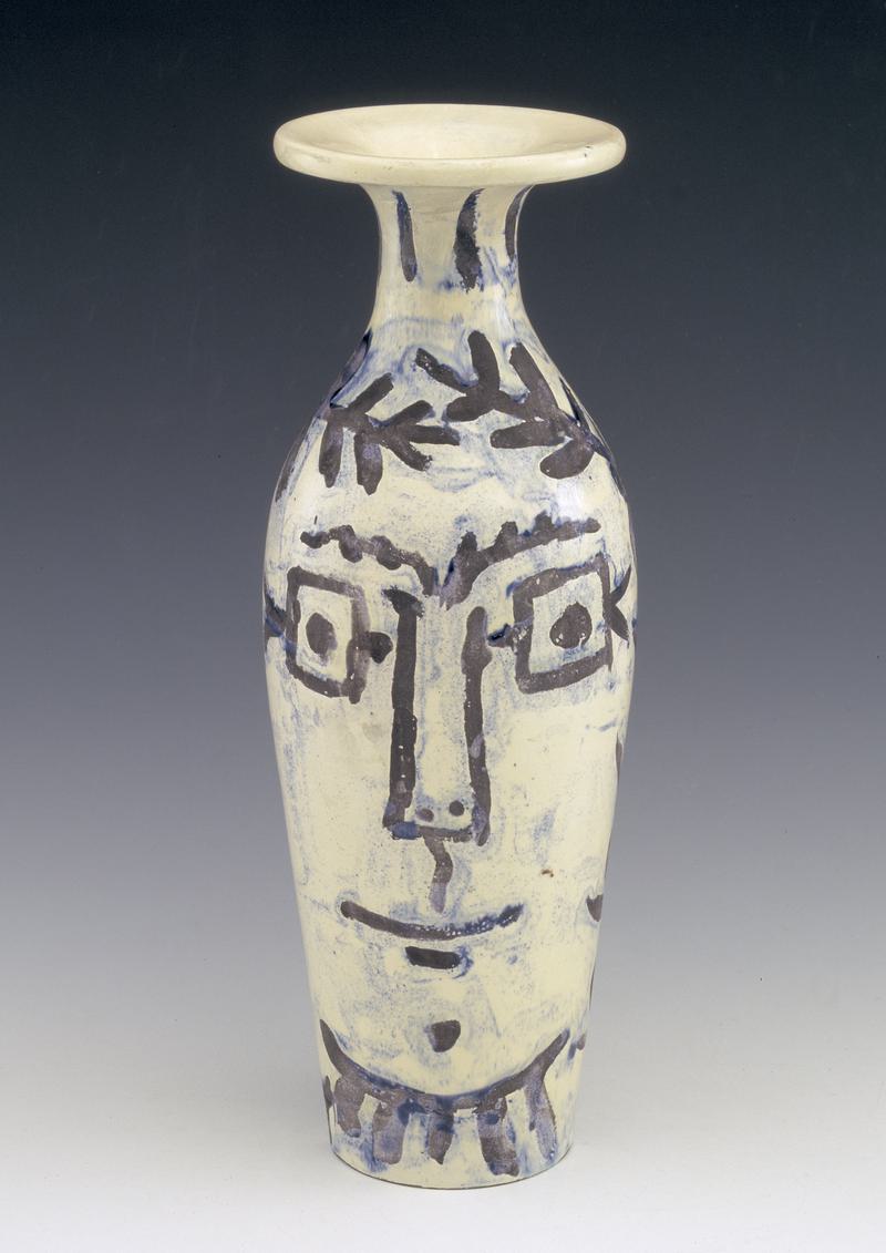 Vase: tête de femme et personnage