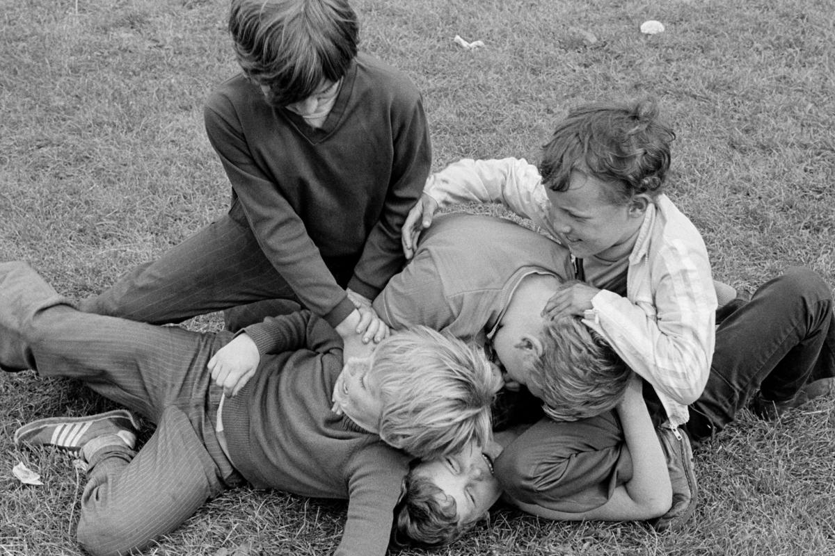 GB. WALES. Tonapandy. Children at play. 1978.