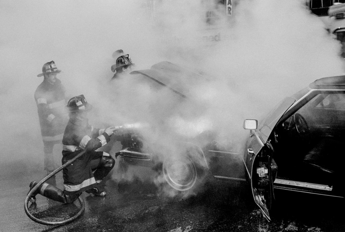 USA. NEW YORK. Car accident in the street. Firefighters come to the rescue. 1977.