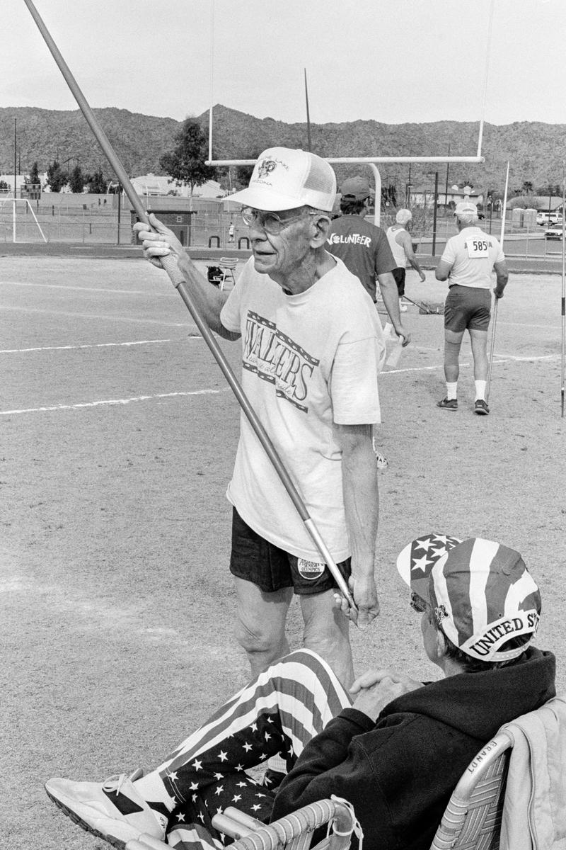USA. ARIZONA. Phoenix. Senior Olympics. Waiting for his turn in the Javelin throw. A competitor. 1997.