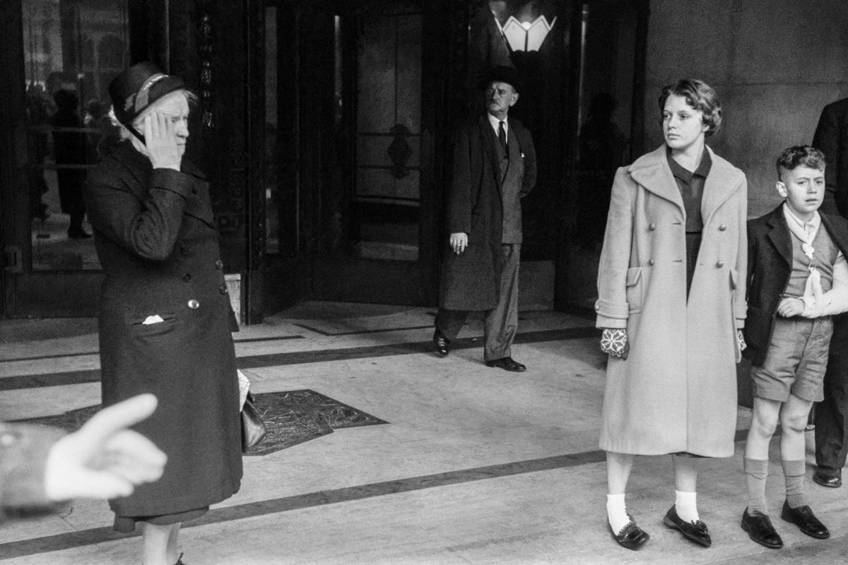 GB. ENGLAND. London. Oxford Street. Surreal grouping. One of David Hurn&#039;s first pictures taken on a Kodak Retina folding camera (first camera). 1955