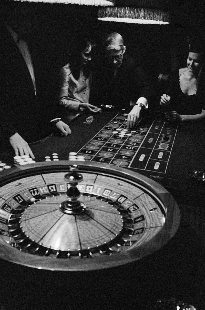 GB. ENGLAND. London. Aspinall&#039;s private gambling club. 1966.