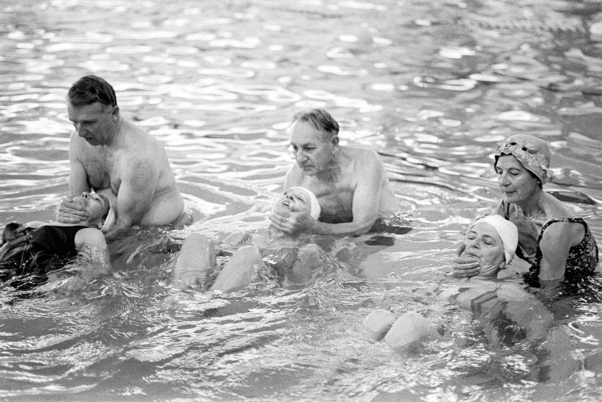 USA. ARIZONA. Deer Valley. Pool Exercise.   A positive aspect of American seniors is their realisation that the correct exercise is not only useful to prolong active life but is also fun. The Palm Ridge Recreation Centre Deer Valley Arizona is the latest in facilities. Persons aged 55 and above pay $500 for a years program. Many members are over eighty years of age. The water aerobics class - three times a week never has less than eighty members. 1980.