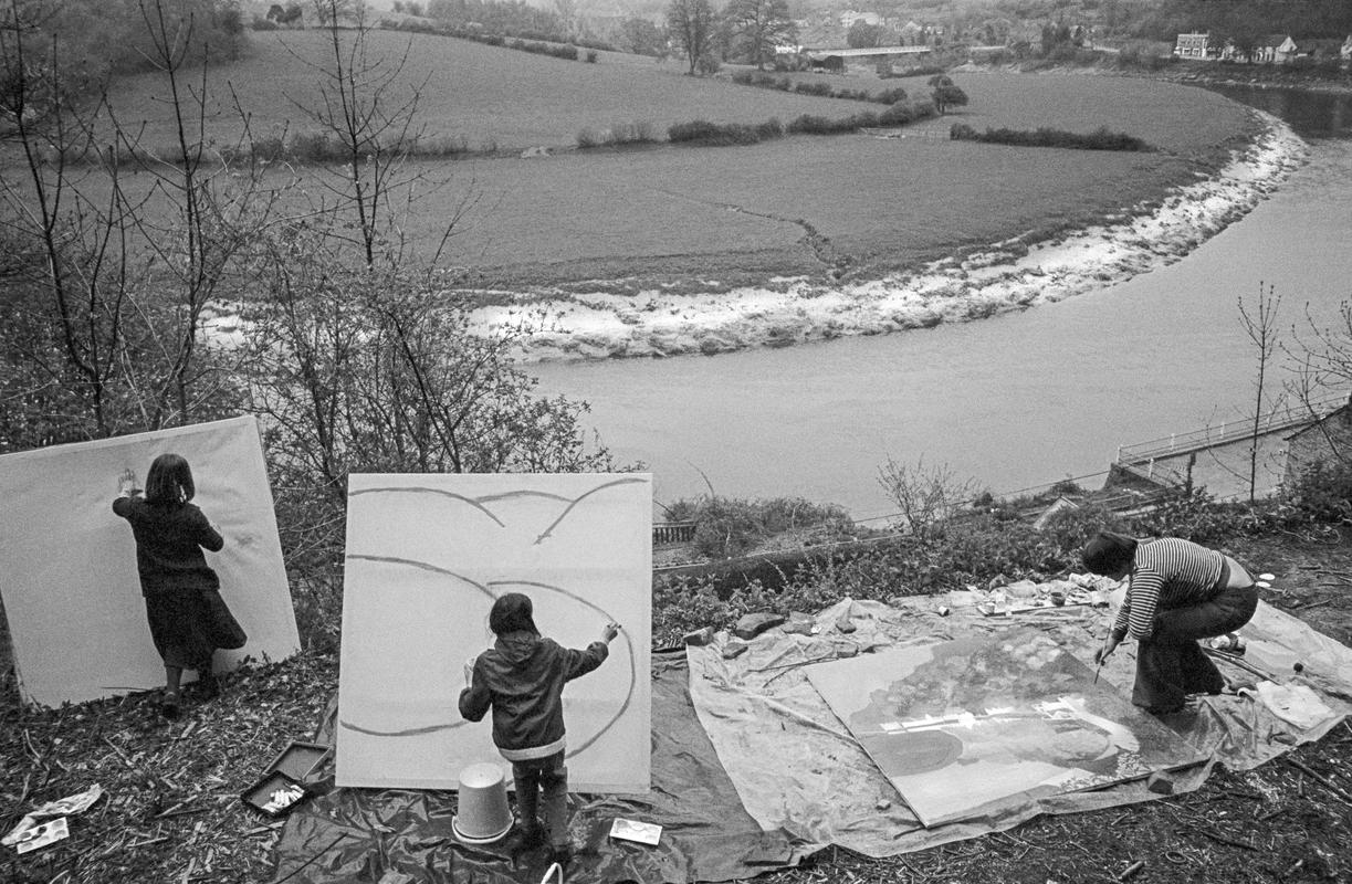 GB. WALES. Tintern. Art lesson by Gerda Roper in the garden of Prospect Cottage - home of David Hurn. Students Sian Hurn and Katy Arnatt. 1976.