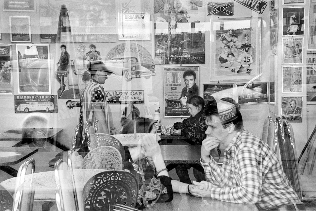 GB. WALES. Barmouth. Chuck&#039;s American Diner by the seaside. 1998.