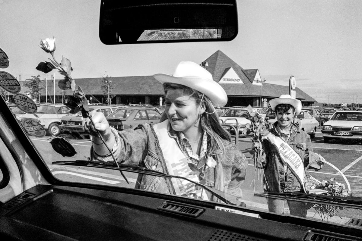 GB. WALES. Newport. Opening of Texacana on the shopping estate. 1989.