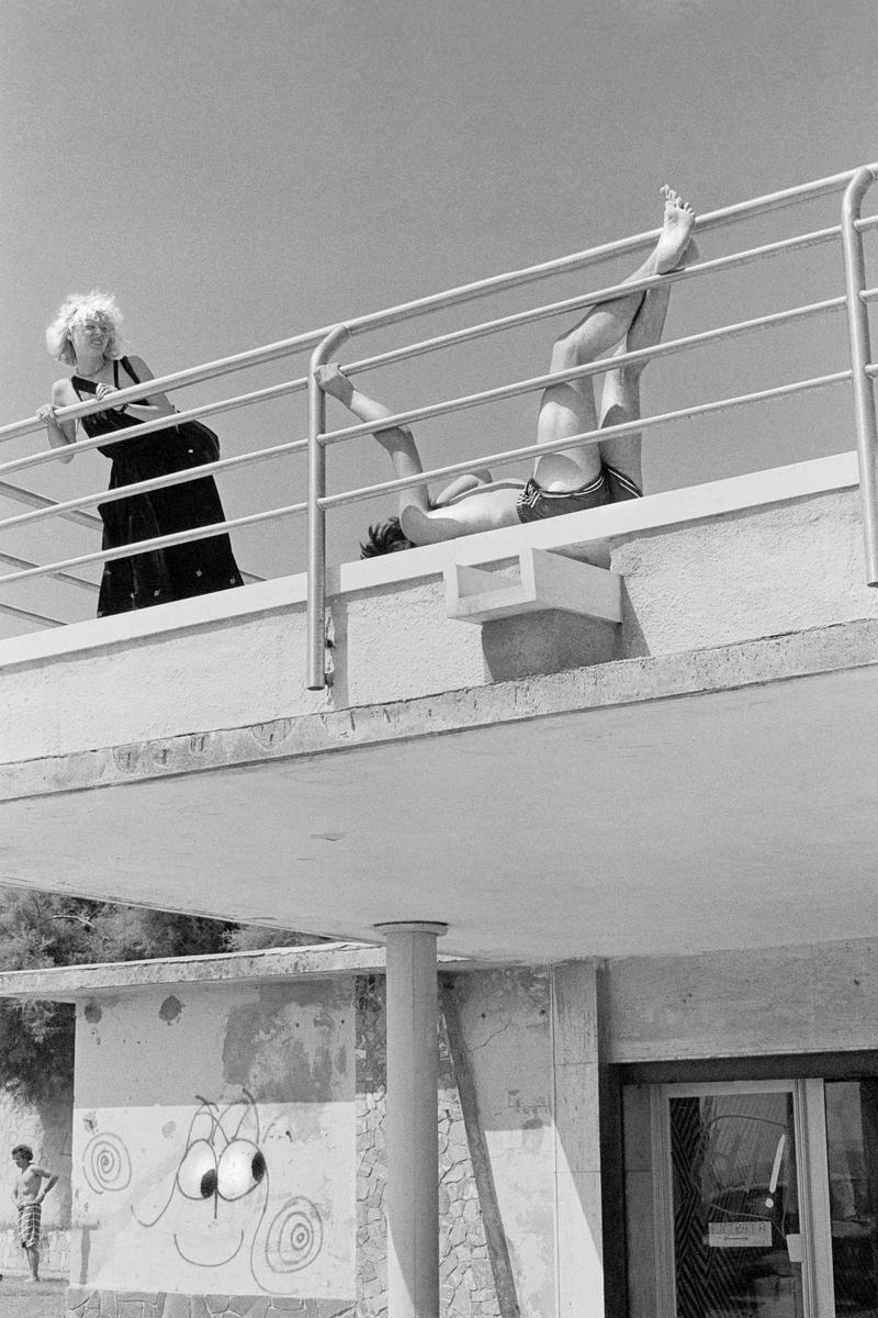 ITALY. Venice. Sunbathing by the beach. Venice. 1999.