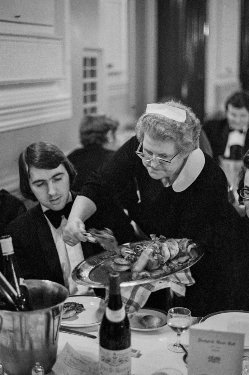 GB. WALES. Cardiff. Hunt Ball at the City Hall. Dinner is served. 1973