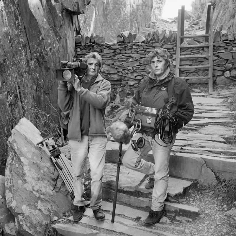 GB. WALES. Snowdonia. Gareth OWEN film cameraman and Aled EDWARDS sound recordist/mixer. 1999