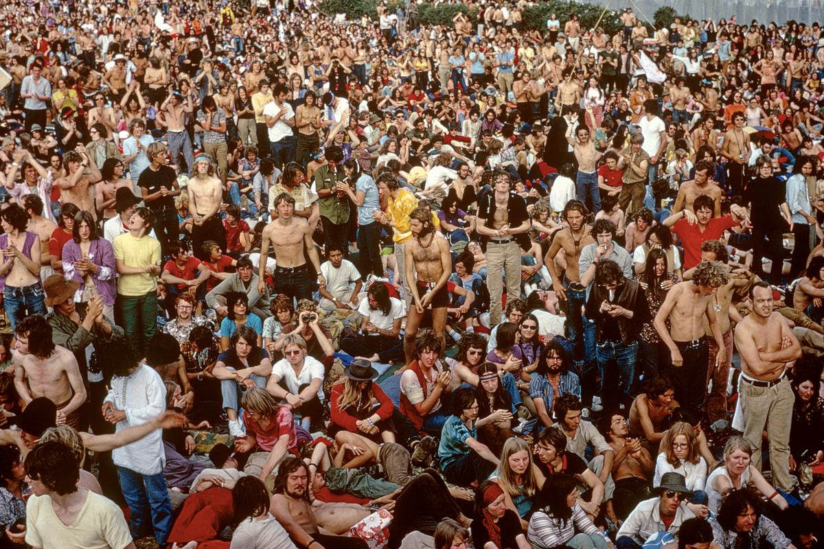 GB. ENGLAND. Isle of Wight. View of the 600,000 strong crowd from the hillside where they gathered to hear the music for free.  1969.